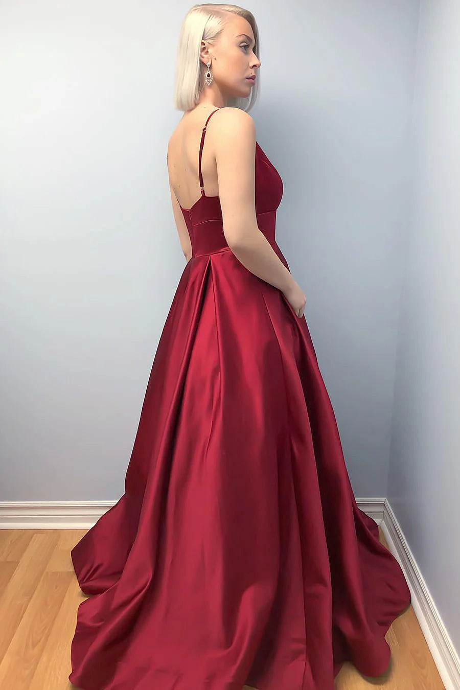 Vestidos formales/Vestido de fiesta burdeos sin mangas con escote en V y tirantes finos